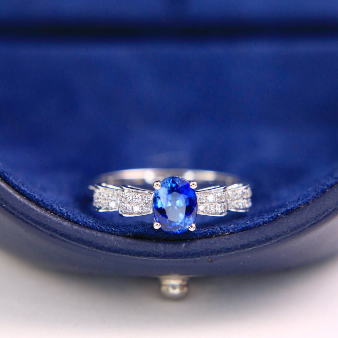 14k Gold 1.38 Ctw Natural Sapphire & Diamond Ring: Ref:230940119 // gold content:14k gold // ring size:7. 25us // // main gemstone:sapphire // shape:oval // carat weight:1. 26ct // color:cornflower blue // treatment:natural // // adjacent gemstone