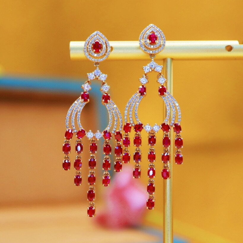 14k Gold 5.13 Ctw Natural Ruby & Diamond Earrings: Ref:230940125 // gold content:14k gold // main gemstone:ruby // shape:oval // carat weight:4. 5ct // color:pigeonblood red // treatment:natural // // adjacent gemstone 2 : diamond // number of