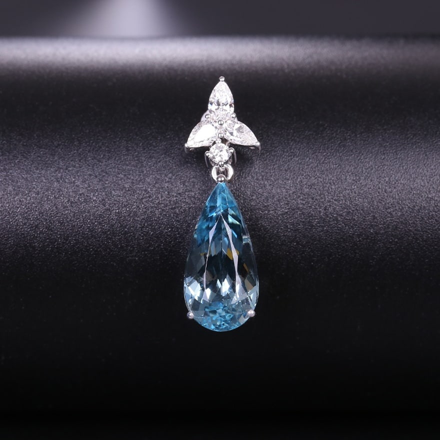14k Gold 2.94 Ctw Natural Aquamarine & Diamond Pendant( Without Chain ): Ref:230940126 // gold content:14k gold // main gemstone:aquamarine // shape:pear // carat weight:2. 66ct // color:blue // treatment:natural // // adjacent gemstone 2 : diamond // shape:multiply // car