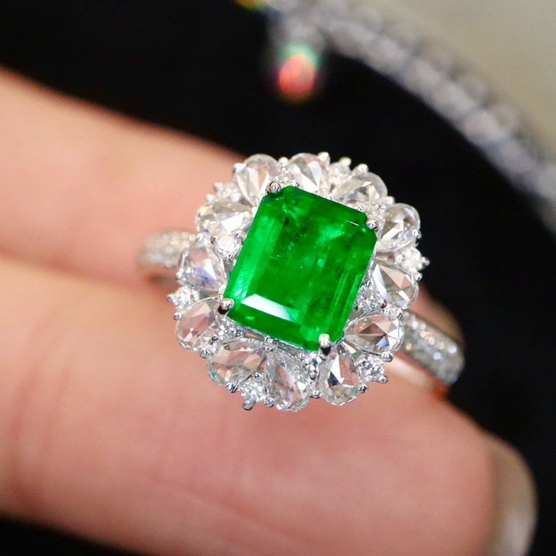 14k Gold 1.39 Ctw Vivid Green Natural Emerald & Diamond Ring - 3