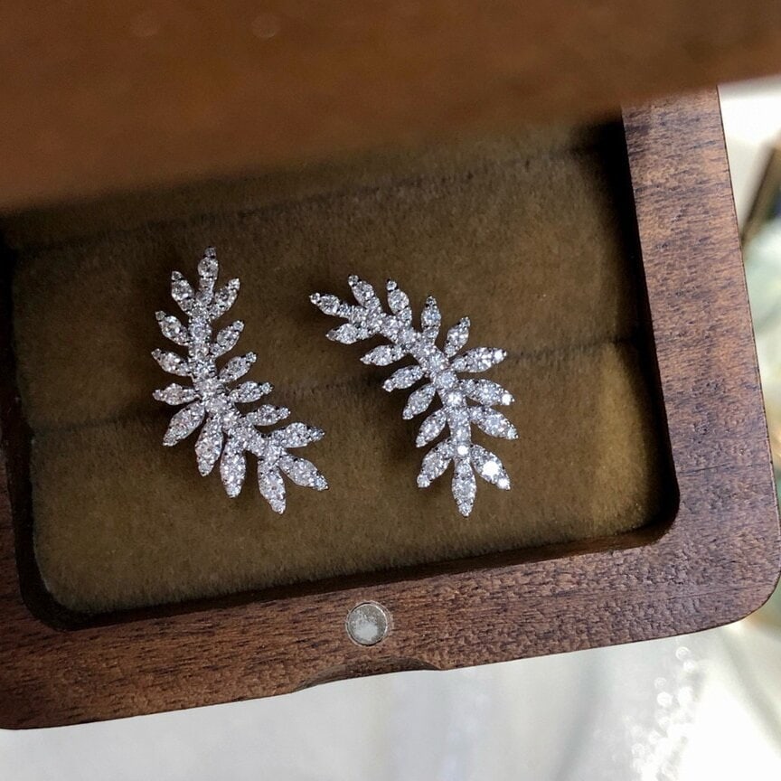 14k Gold 0.86 Ct Natural H Diamond Earrings: Ref:230940136 // gold content:14k gold // main gemstone:diamond // shape:round // carat weight:0. 86ct // clarity grade:vs-si // color:h // treatment:natural // cut grade:g // Condition: NewLow