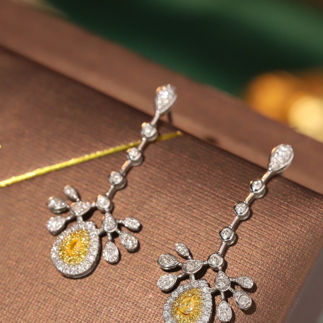 14k Gold 0.8 Ct Natural Color Diamond Earrings - 3