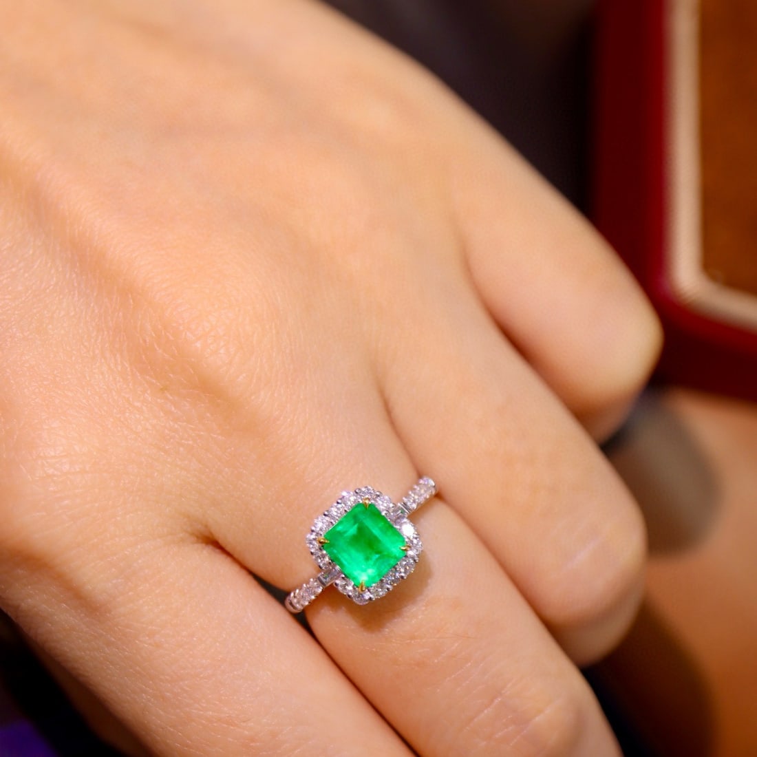 14k Gold 1.61 Ctw Vivid Green Natural Emerald & Diamond Ring - 2