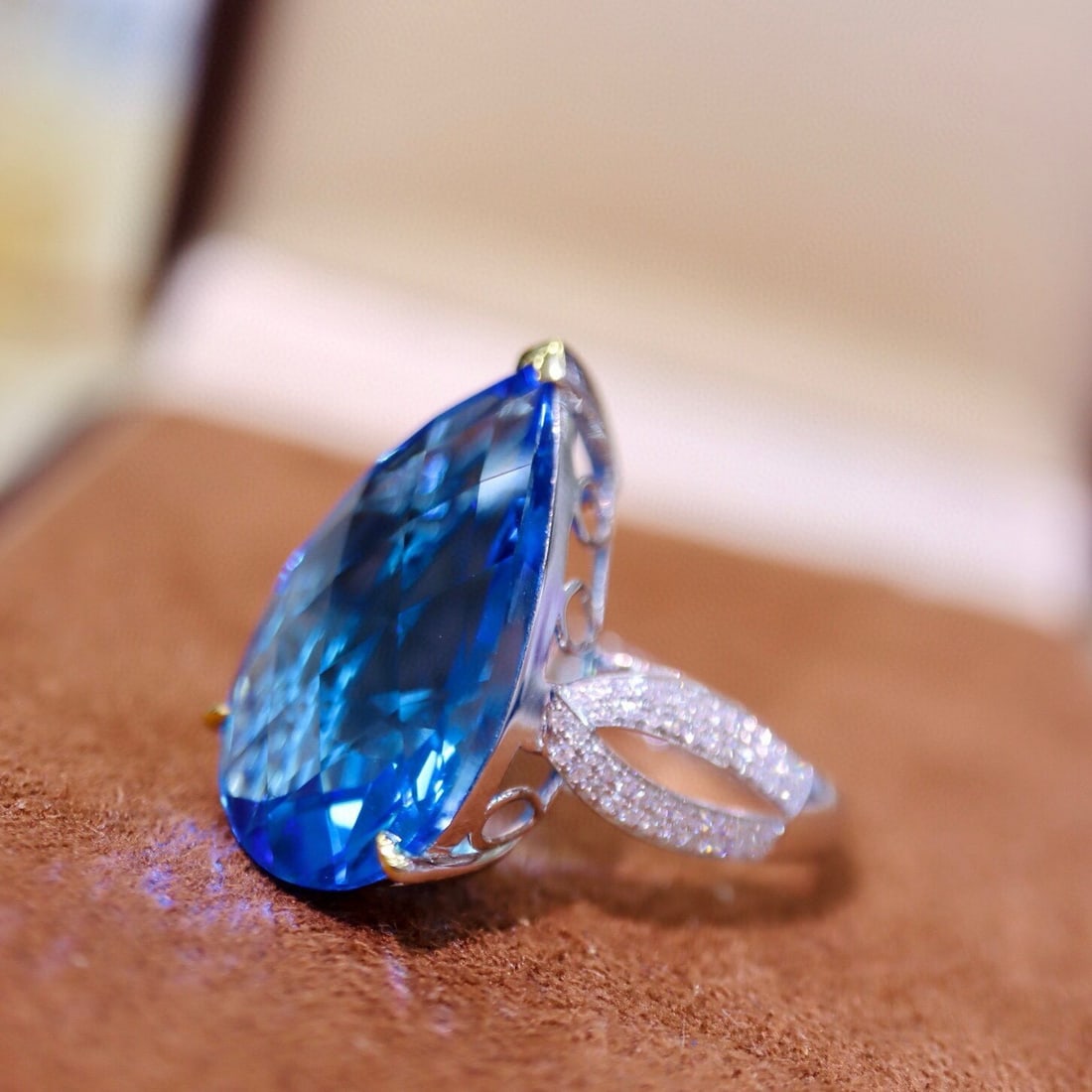 14k Gold 16.94 Ctw Natural Topaz & Diamond Ring - 3