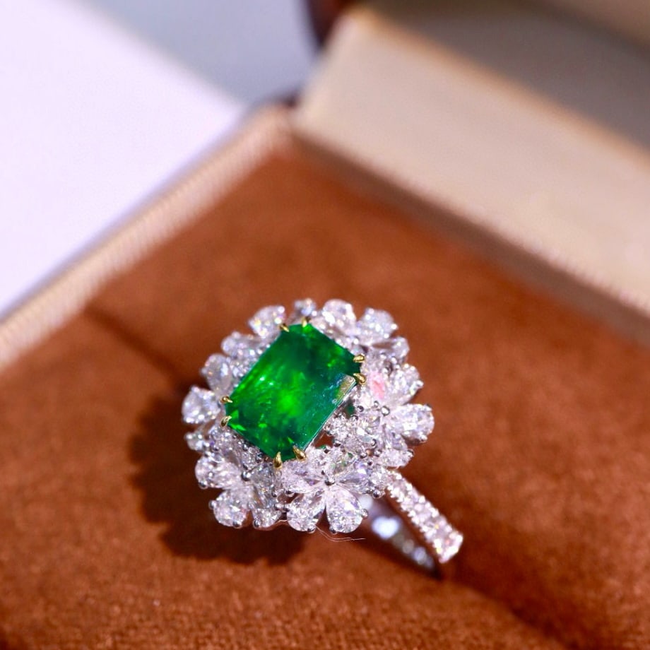 14k Gold 3.07 Ctw Vivid Green Natural Emerald & Diamond Ring - 2