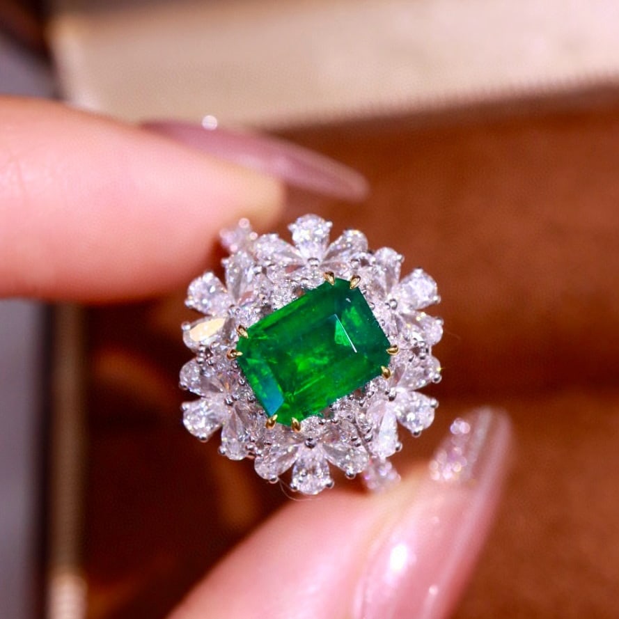 14k Gold 3.07 Ctw Vivid Green Natural Emerald & Diamond Ring - 4