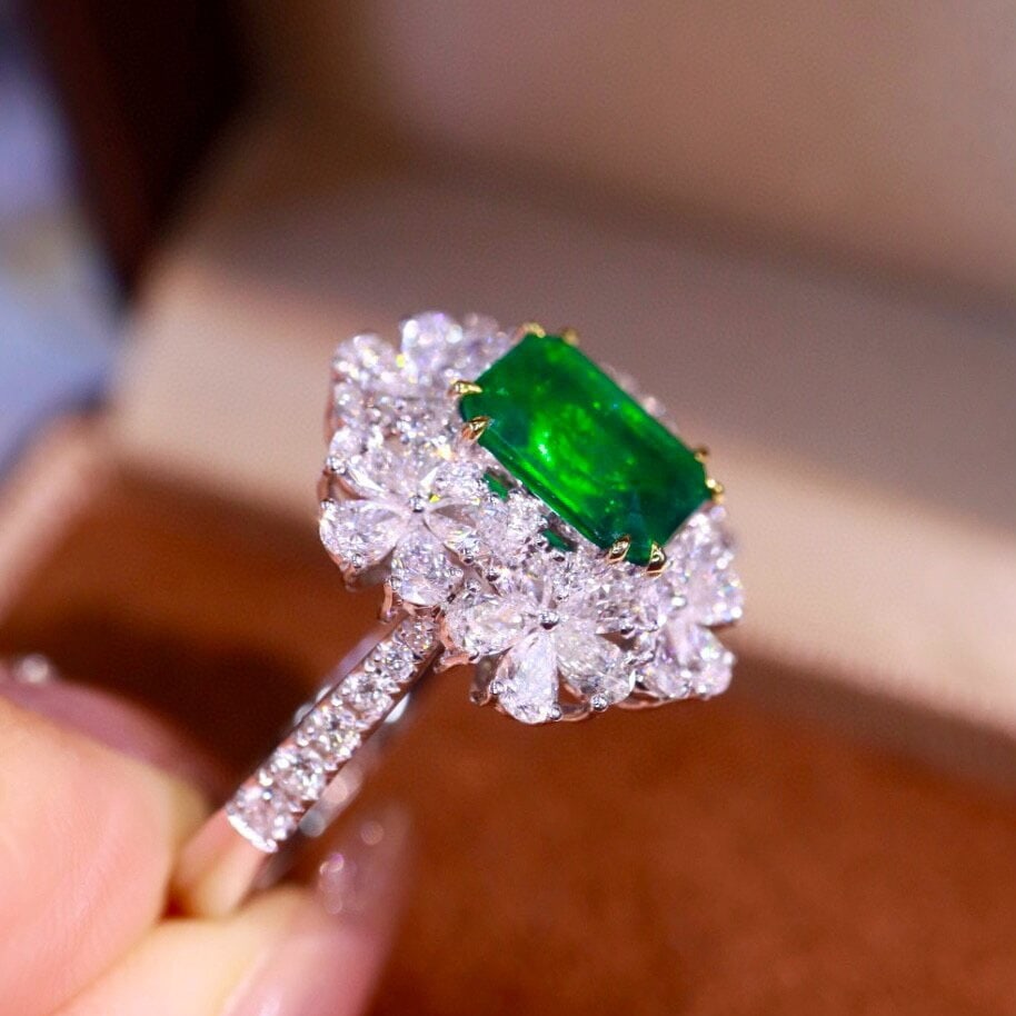 14k Gold 3.07 Ctw Vivid Green Natural Emerald & Diamond Ring - 6