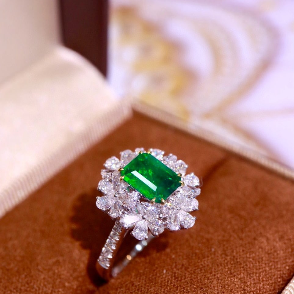 14k Gold 3.07 Ctw Vivid Green Natural Emerald & Diamond Ring - 7