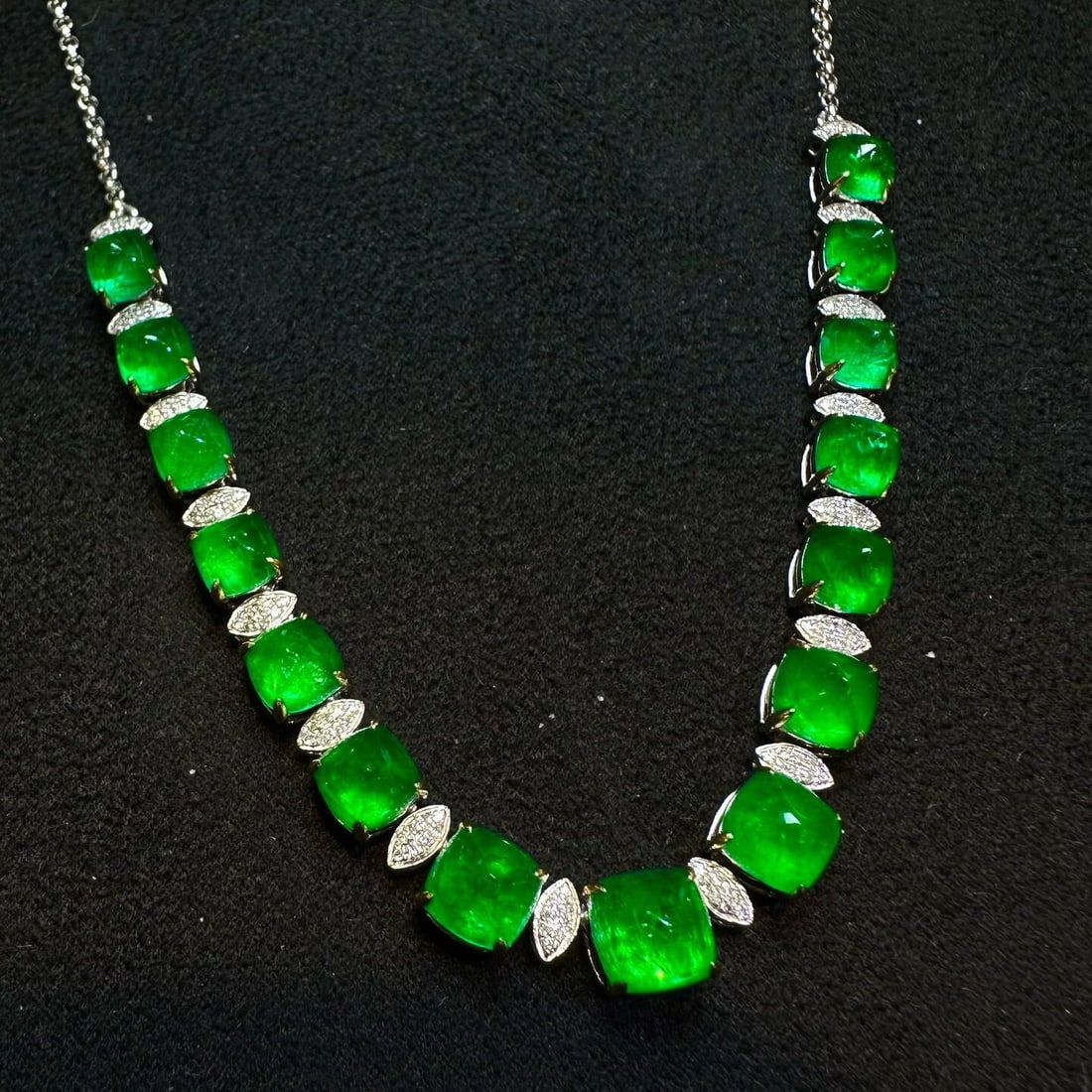 14k Gold 11.6 Ct Vivid Green Natural Emerald & Diamond Necklace - 2