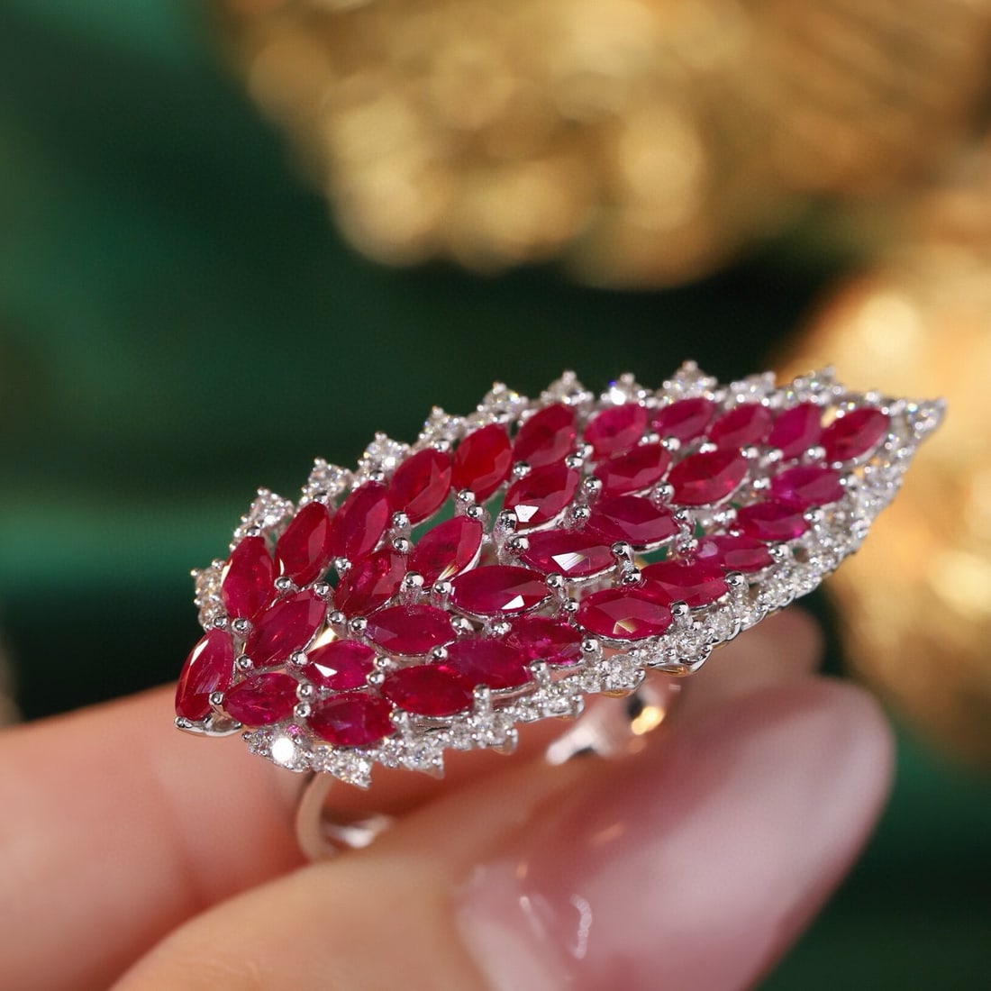 14k Gold 5.05 Ctw Natural Ruby & Diamond Ring: Ref:230940164 // gold content:14k gold // ring size:7. 25us // // main gemstone:ruby // shape:marquise // carat weight:4. 5ct // color:red // treatment:natural // // adjacent gemstone 2 : diamond