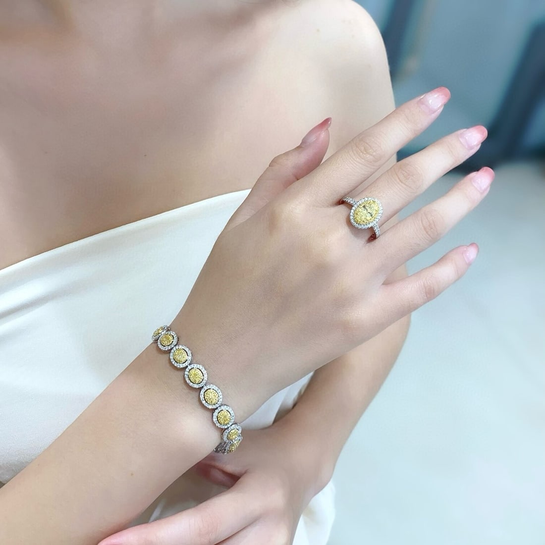 14k Gold 5.05 Ctw Natural Yellow Diamond & Diamond Bracelet - 6