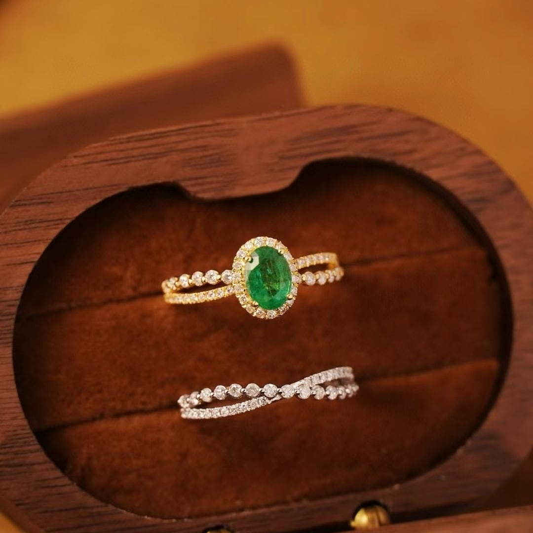 14k Gold 1.7 Ctw Vivid Green Natural Emerald & Diamond Ring - 4