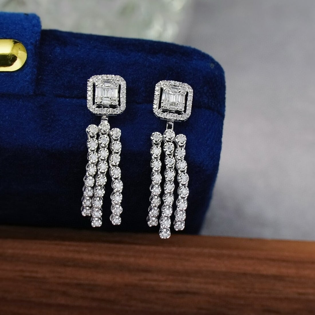 14k Gold 1.16 Ct Natural H Diamond Earrings: Ref:230940185 // gold content:14k gold // main gemstone:diamond // shape:multiply // carat weight:1. 16ct // clarity grade:vs-si // color:h // treatment:natural // Condition: NewLow Estimate: