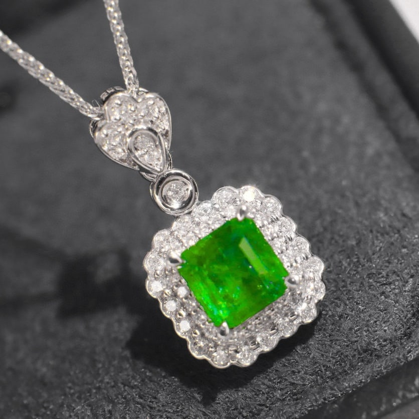 14k Gold 1.44 Ctw Vivid Green Natural Emerald & Diamond Pendant( Without Chain ): Ref:230940187 // gold content:14k gold // main gemstone:emerald // shape:octagonal // carat weight:1. 2ct // color:vivid green // treatment:natural // // adjacent gemstone 2 : diamond //