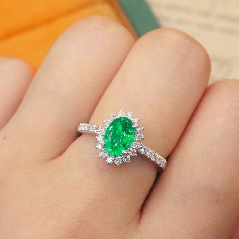 14k Gold 1.27 Ctw Vivid Green Natural Emerald & Diamond Ring - 5