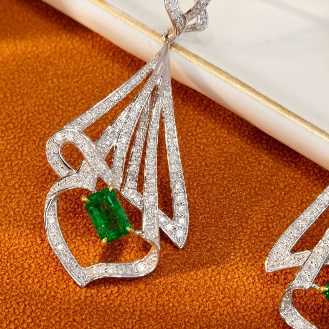 14k Gold 2.08 Ctw Vivid Green Natural Emerald & Diamond Earrings - 4