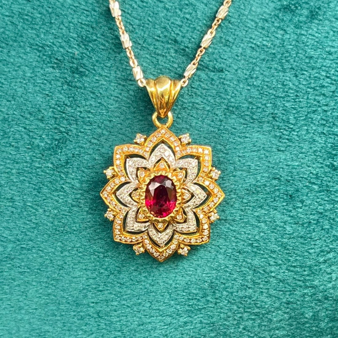 14k Gold 1.04 Ct Vivid Red Natural Ruby & Diamond Pendant( Without Chain ): Ref:230940204 // gold content:14k gold // main gemstone:ruby // shape:oval // carat weight:1. 04ct // color:vivid red // treatment:natural // // adjacent gemstone 2 : diamond // number of