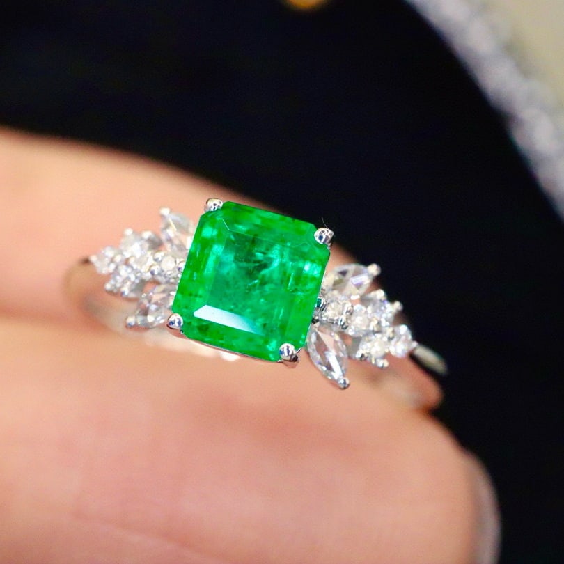 14k Gold 1.01 Ctw Vivid Green Natural Emerald & Diamond Ring - 2