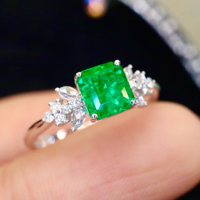 14k Gold 1.01 Ctw Vivid Green Natural Emerald & Diamond Ring - 3