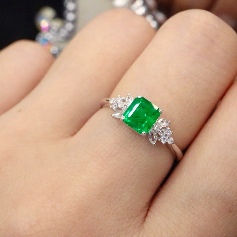 14k Gold 1.01 Ctw Vivid Green Natural Emerald & Diamond Ring - 5