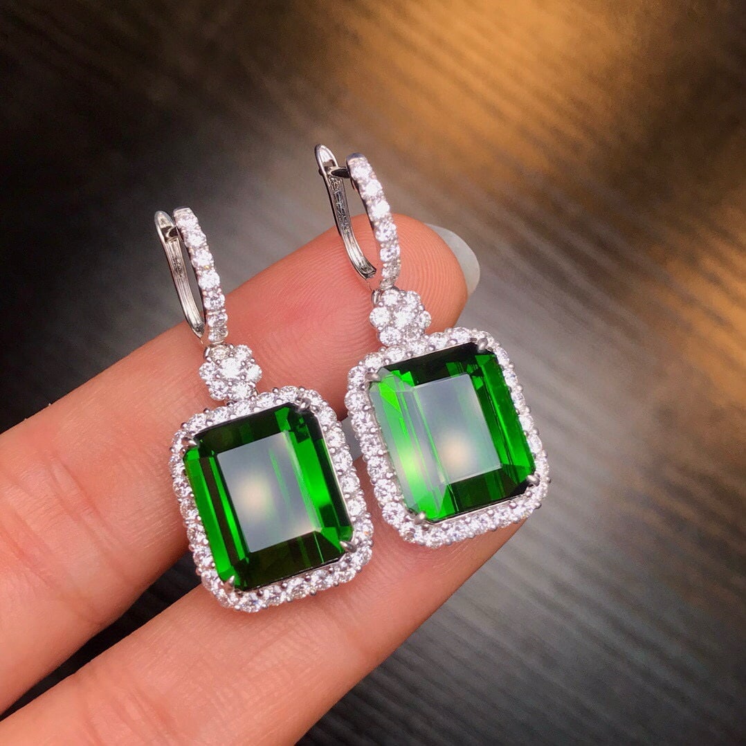 14k Gold 19.6 Ct Natural Tourmaline & Diamond Earrings: Ref:230940223 // gold content:14k gold // main gemstone:tourmaline // shape:octagonal // carat weight:19. 6ct // color:green // treatment:natural // // adjacent gemstone 2 : diamond // number of