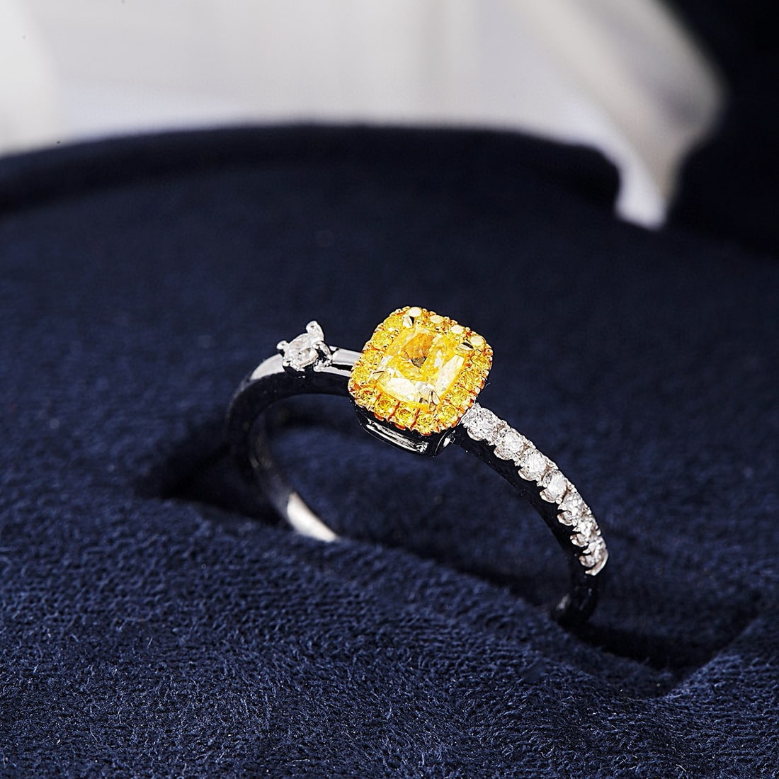 14k Gold 0.51 Ctw Natural Yellow Diamond & Diamond Ring - 4