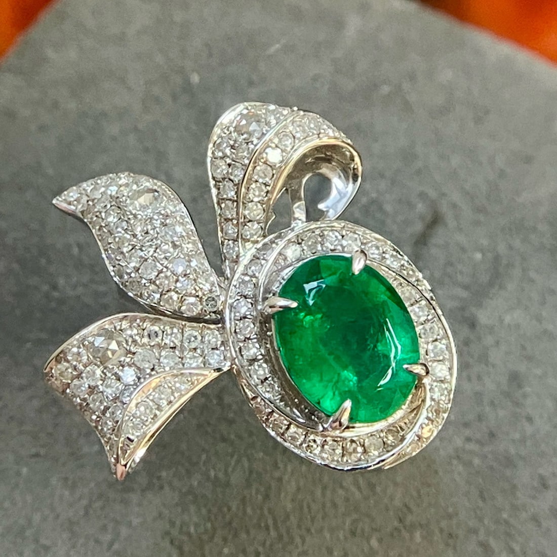 14k Gold 2.57 Ctw Vivid Green Natural Emerald & Diamond Ring: Ref:230940249 // gold content:14k gold // ring size:7. 25us // // main gemstone:emerald // shape:oval // carat weight:1. 97ct // color:vivid green // treatment:natural // // adjacent gemstone 2 :