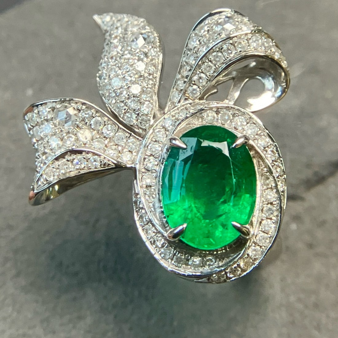 14k Gold 2.57 Ctw Vivid Green Natural Emerald & Diamond Ring - 6