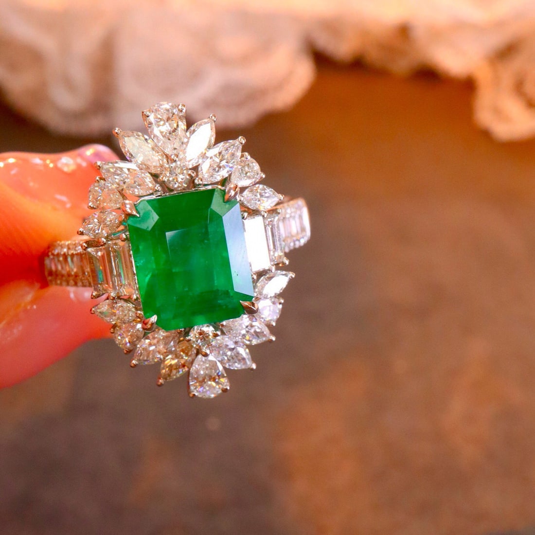 14k Gold 4.38 Ctw Vivid Green Natural Emerald & Diamond Ring: Ref:230940254 // gold content:14k gold // ring size:7. 25us // // main gemstone:emerald // shape:octagonal // carat weight:2. 70ct // color:vivid green // treatment:natural // // adjacent gemstone 2 :