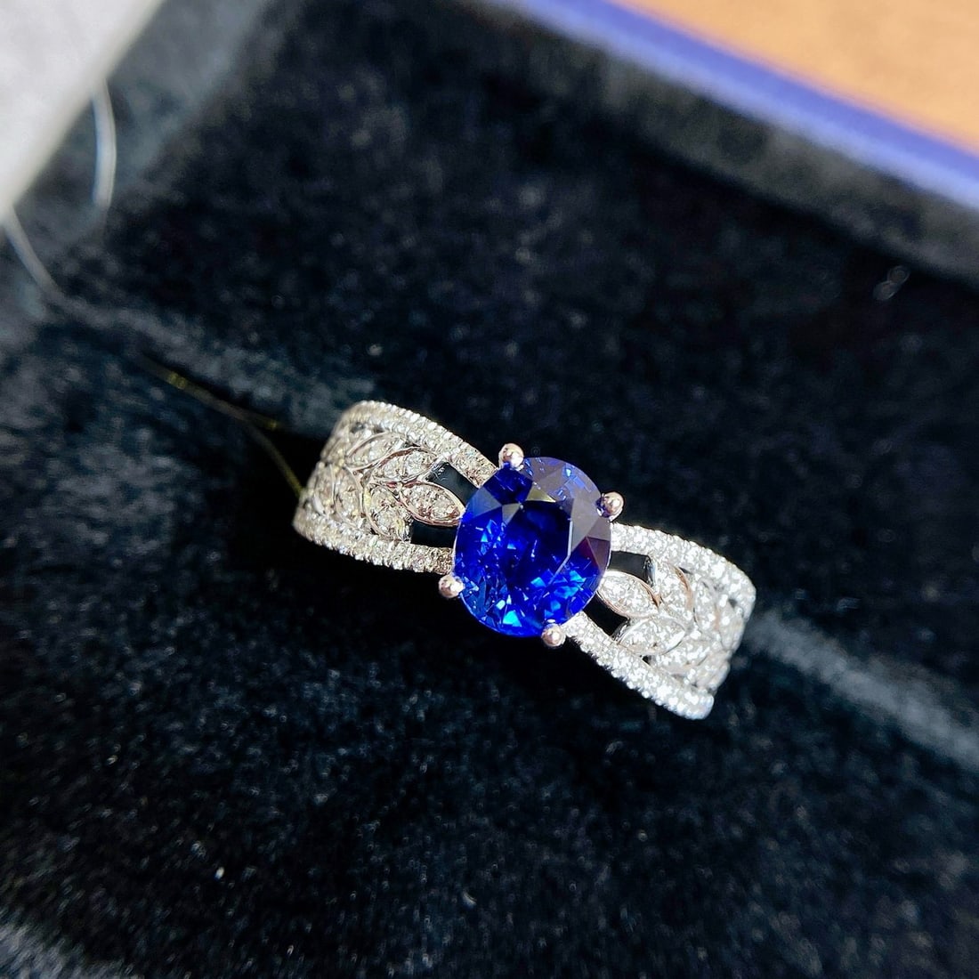 14k Gold 1.44 Ctw Vivid Blue Natural Sapphire & Diamond Ring: Ref:230940264 // gold content:14k gold // ring size:7. 25us // // main gemstone:sapphire // shape:oval // carat weight:1. 23ct // color:vivid blue // treatment:natural // // adjacent gemstone 2 :