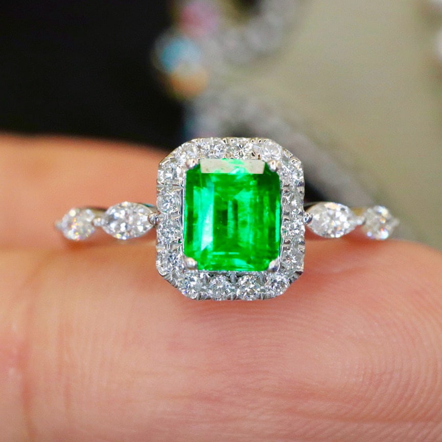 14k Gold 1.01 Ctw Vivid Green Natural Emerald & Diamond Ring: Ref:230940266 // gold content:14k gold // ring size:7. 25us // // main gemstone:emerald // shape:octagonal // carat weight:0. 68ct // color:vivid green // treatment:natural // // adjacent gemstone 2 :