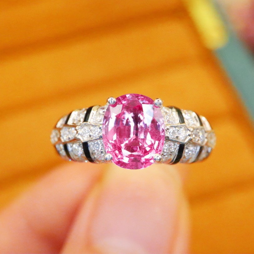 14k Gold 2.42 Ctw Natural Padparadscha Sapphire & Diamond Ring: Ref:230940270 // gold content:14k gold // ring size:7. 25us // // main gemstone:padparadscha sapphire // shape:oval // carat weight:2. 01ct // color:orangish pink // treatment:natural // // adjacent g