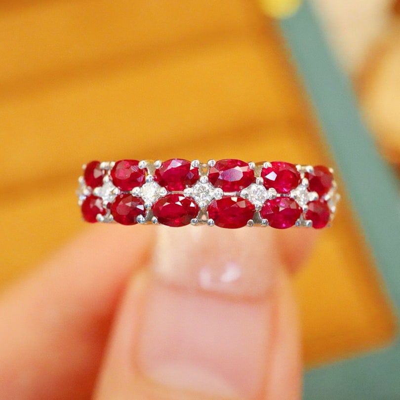 14k Gold 1.30 Ctw Vivid Red Natural Ruby & Diamond Ring: Ref:230940274 // gold content:14k gold // ring size:7. 25us // // main gemstone:ruby // shape:oval // carat weight:1. 22ct // color:vivid red // treatment:natural // // adjacent gemstone 2 :