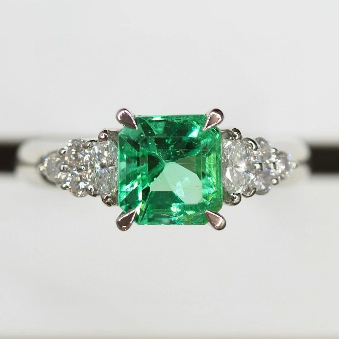 14k Gold 2.09 Ctw Natural Emerald & Diamond Ring: Ref:230940275 // gold content:14k gold // ring size:7. 25us // // main gemstone:emerald // shape:octagonal // carat weight:1. 71ct // color:green // treatment:natural // // adjacent gemstone 2 :