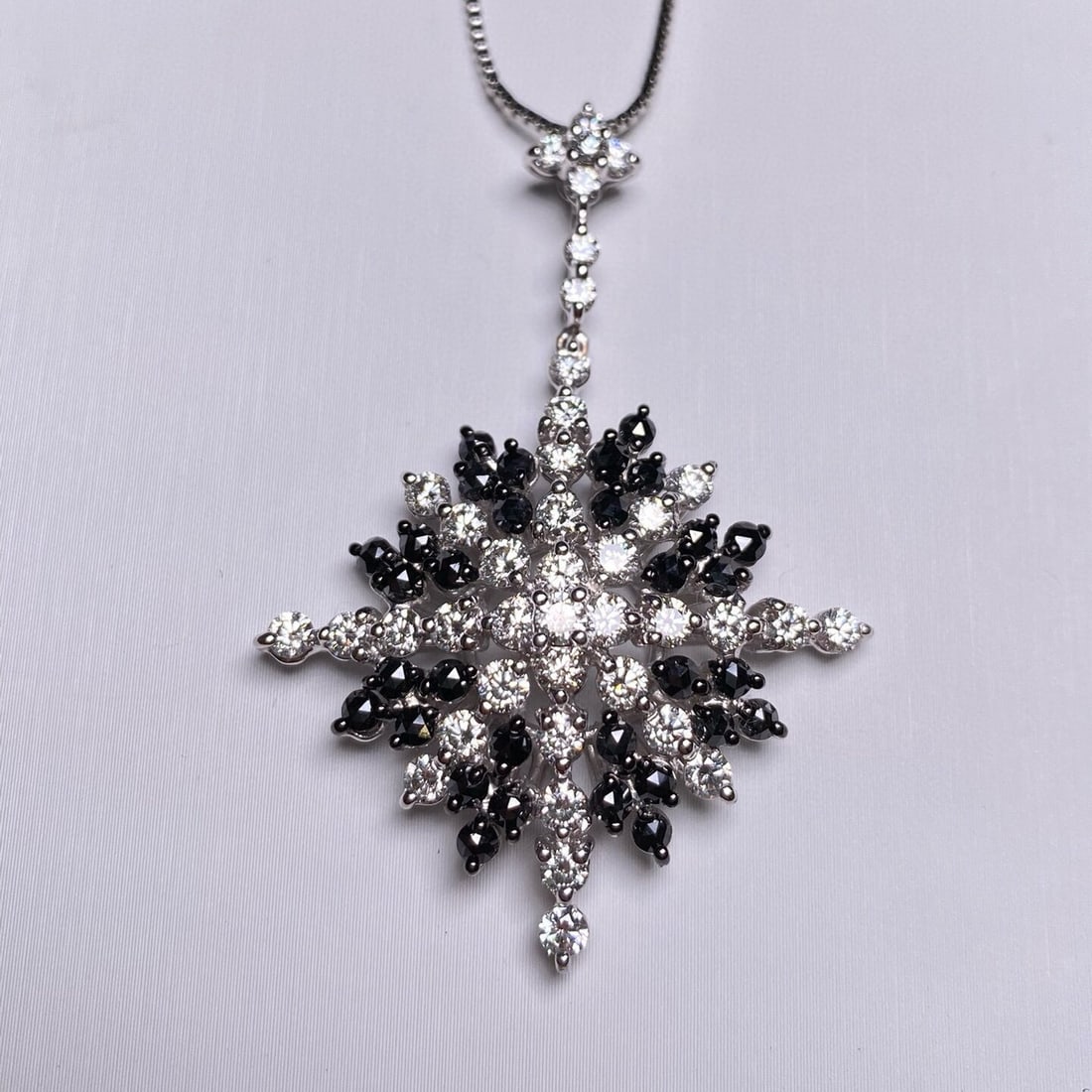 14k Gold 3.30 Ctw Natural H Diamond Pendant( Without Chain ): Ref:230940276 // gold content:14k gold // main gemstone:diamond // shape:round // carat weight:2. 00ct // clarity grade:vs-si // color:h // treatment:natural // cut grade:g // // adjacent gemstone