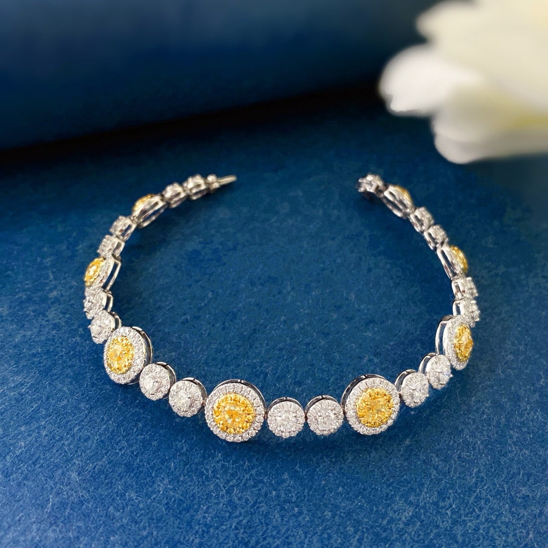 14k Gold 4.93 Ctw Natural Yellow Diamond & Diamond Bracelet: Ref:230940279 // gold content:14k gold // main gemstone:yellow diamond // shape:cushion // carat weight:1. 6ct // color:yellow // treatment:natural // // adjacent gemstone 2 : diamond // shape:round /