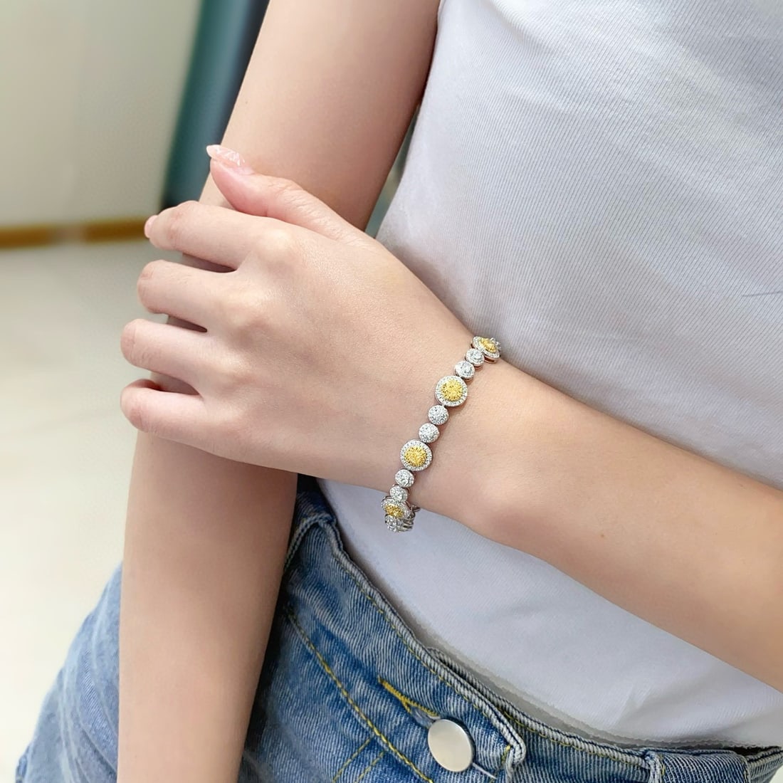 14k Gold 4.93 Ctw Natural Yellow Diamond & Diamond Bracelet - 6