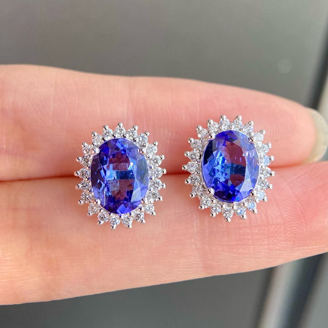 14k Gold 4.88 Ctw Natural Tanzanite & Diamond Earrings: Ref:230940288 // gold content:14k gold // main gemstone:tanzanite // shape:oval // carat weight:4. 34ct // color:blue // treatment:natural // // adjacent gemstone 2 : diamond // shape:round //