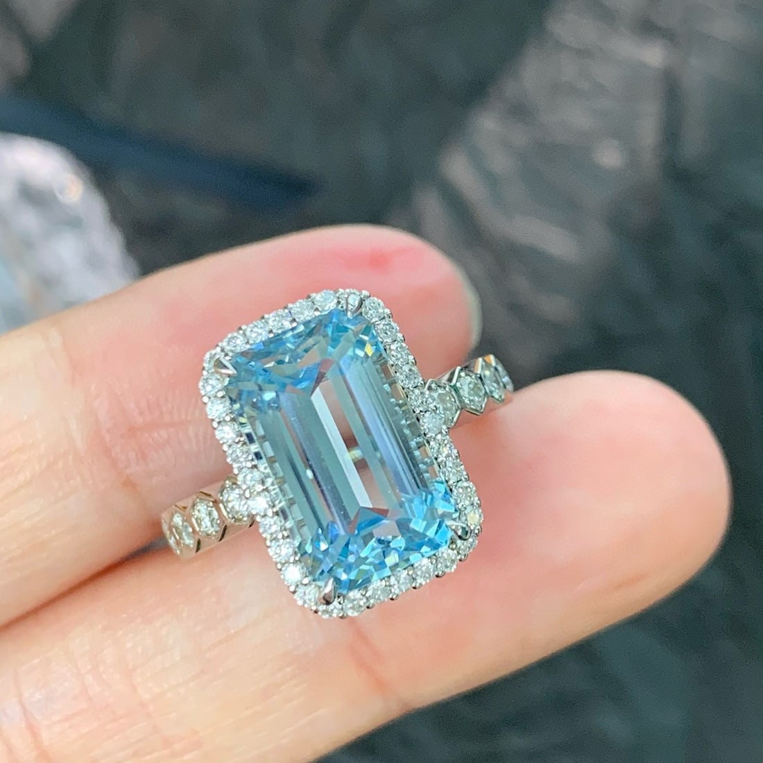 14k Gold 5.74 Ctw Natural Aquamarine & Diamond Ring - 2