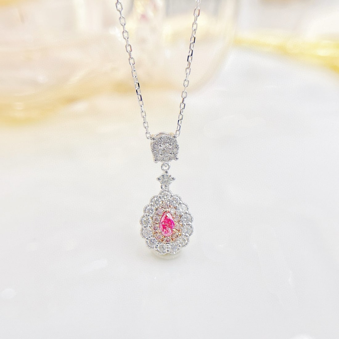 14k Gold 0.40 Ctw Natural Pink Diamond & Diamond Necklace: Ref:230940308 // gold content:14k gold // main gemstone:pink diamond // shape:pear // carat weight:0. 07ct // color:pink // treatment:natural // // adjacent gemstone 2 : diamond // shape:round //
