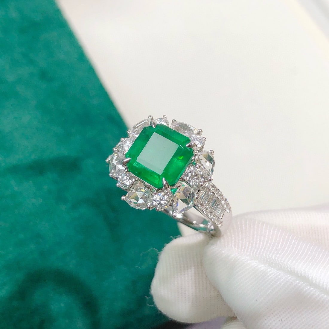 14k Gold 3.83 Ctw Vivid Green Natural Emerald & Diamond Ring - 3