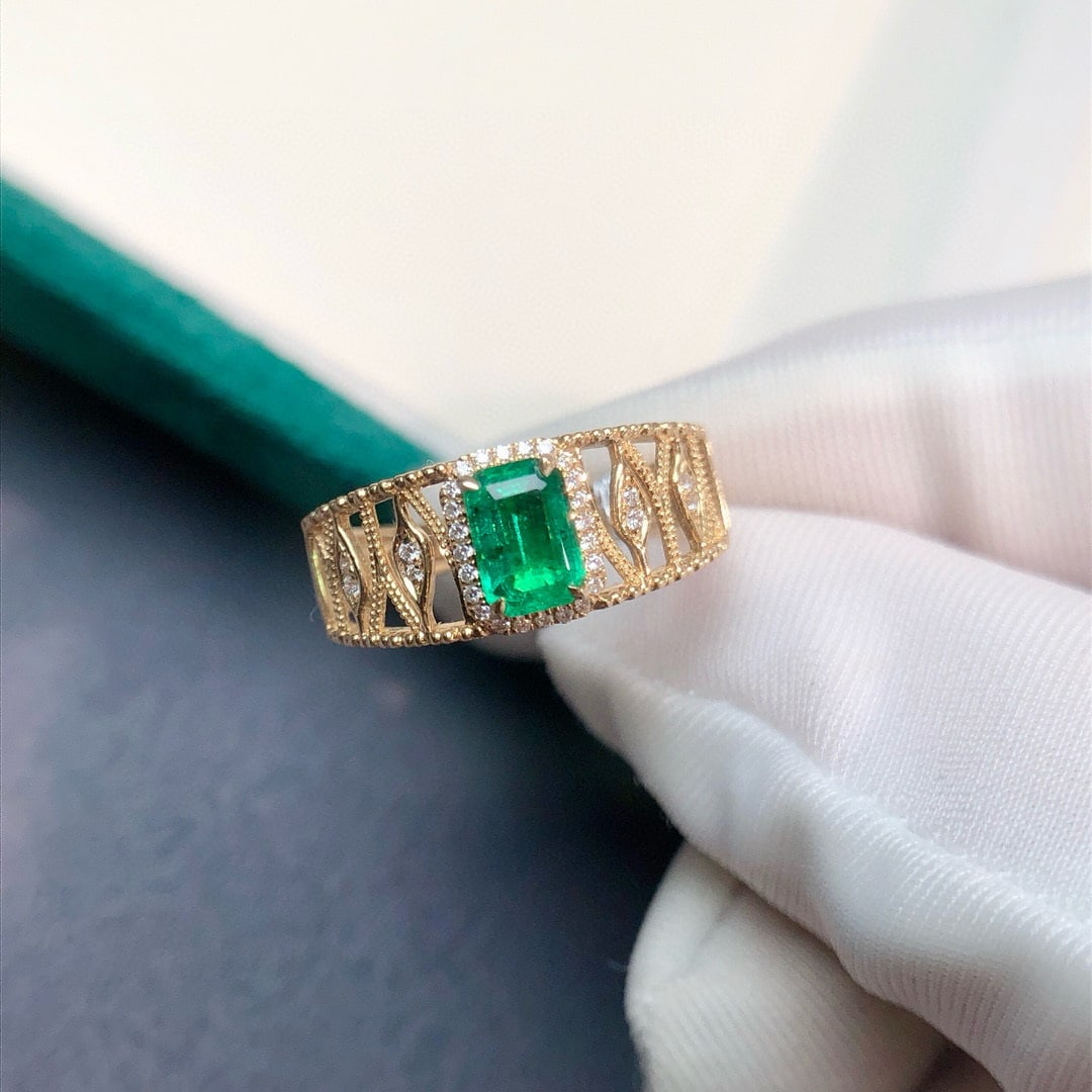 14k Gold 0.57 Ctw Vivid Green Natural Emerald & Diamond Ring: Ref:230940310 // gold content:14k gold // ring size:7. 25us // // main gemstone:emerald // shape:octagonal // carat weight:0. 47ct // color:vivid green // treatment:natural // // adjacent gemstone 2 :