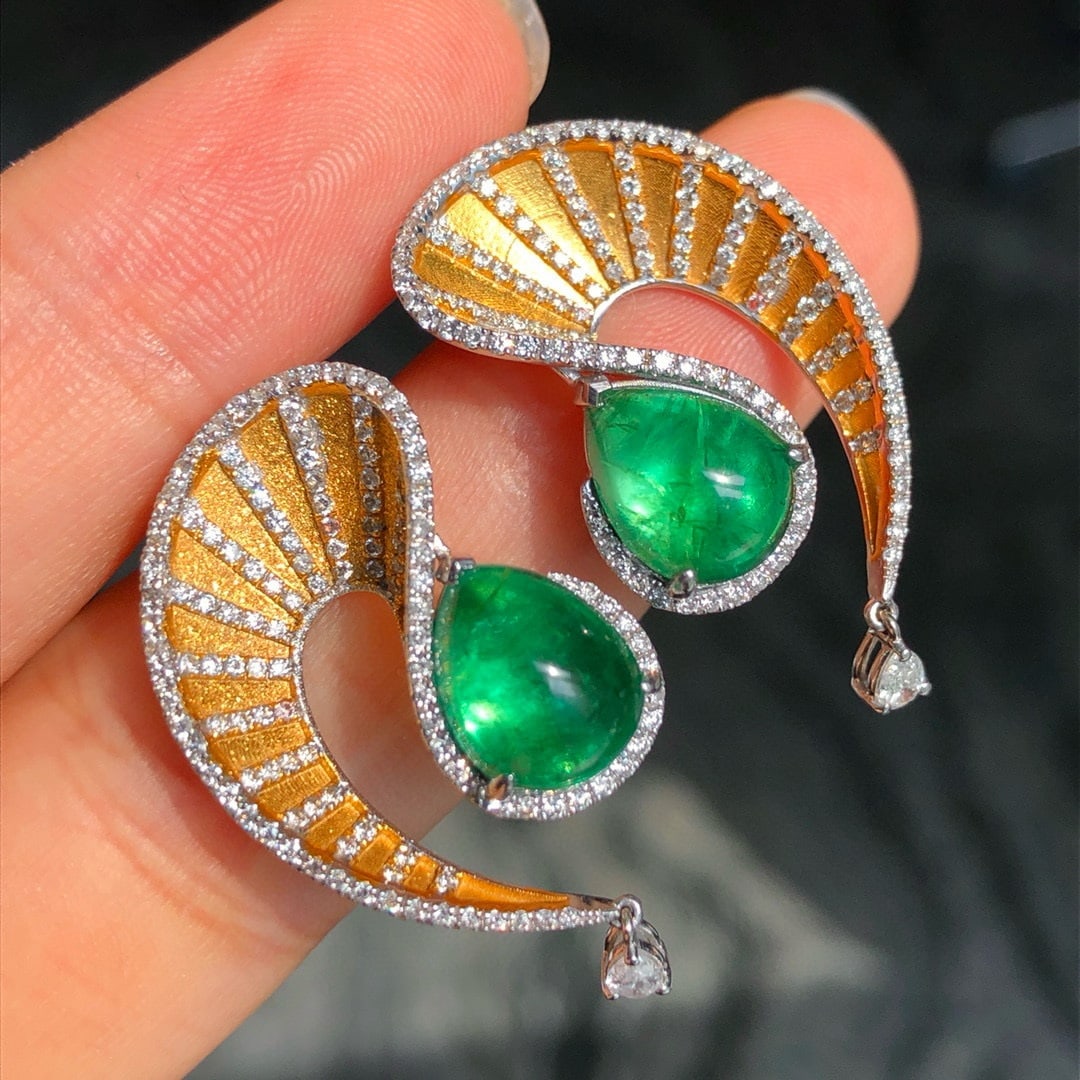 14k Gold 6.52 Ctw Intense Green Natural Emerald & Diamond Earrings - 3