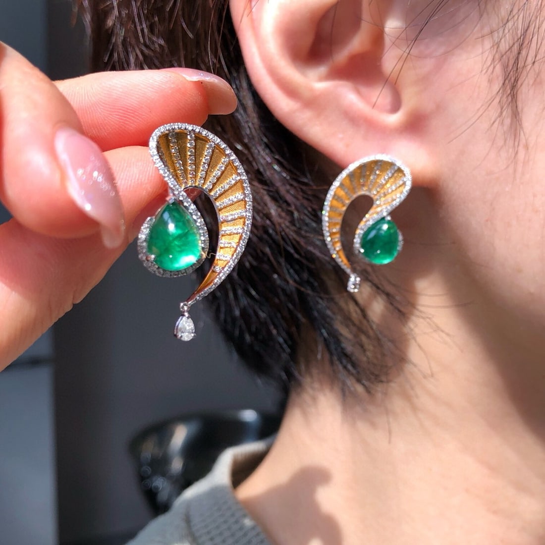 14k Gold 6.52 Ctw Intense Green Natural Emerald & Diamond Earrings - 7