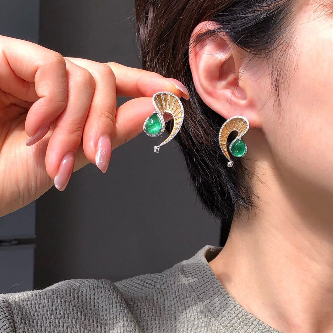 14k Gold 6.52 Ctw Intense Green Natural Emerald & Diamond Earrings - 8