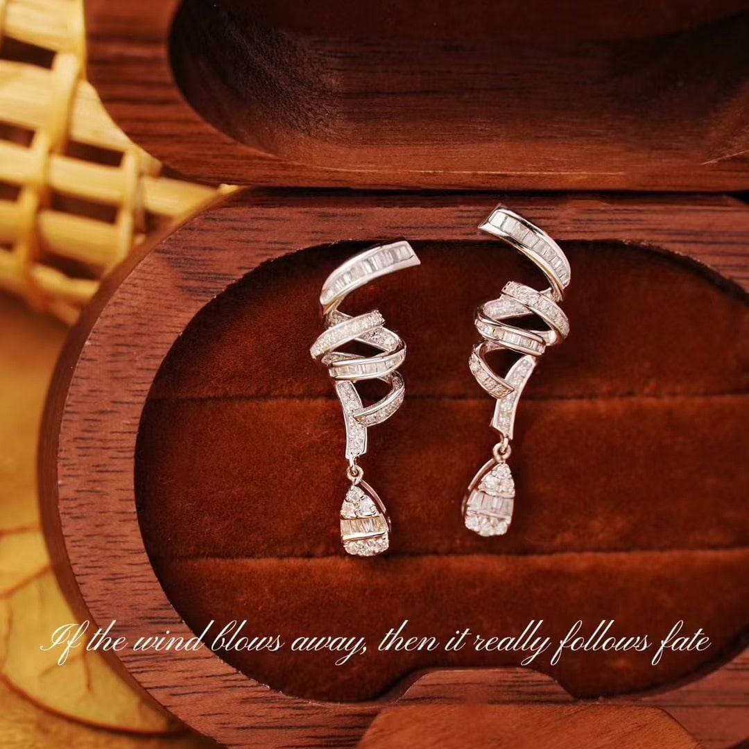 14k Gold 0.6 Ct Natural H Diamond Earrings: Ref:230940337 // gold content:14k gold // main gemstone:diamond // shape:multiply // carat weight:0. 6ct // clarity grade:vs-si // color:h // treatment:natural // Condition: NewLow Estimate: