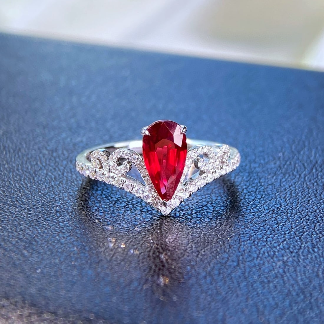 14k Gold 1.41 Ctw Natural Ruby & Diamond Ring: Ref:230940341 // gold content:14k gold // ring size:7. 25us // // main gemstone:ruby // shape:pear // carat weight:1. 16ct // color:pigeonblood red // treatment:natural // // adjacent gemstone 2 : dia