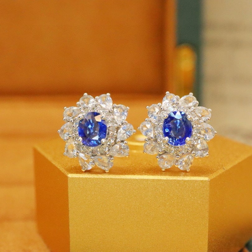 14k Gold 1.16 Ctw Natural Sapphire & Diamond Earrings: Ref:230940344 // gold content:14k gold // main gemstone:sapphire // shape:oval // carat weight:1. 0ct // color:blue // treatment:natural // // adjacent gemstone 2 : diamond // number of stones:32 // s
