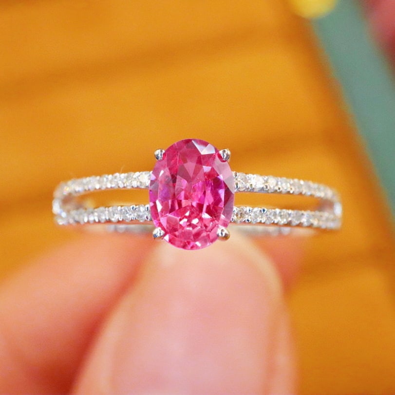 14k Gold 0.78 Ctw Natural Padparadscha Sapphire & Diamond Ring: Ref:230940348 // gold content:14k gold // ring size:7. 25us // // main gemstone:padparadscha sapphire // shape:oval // carat weight:0. 66ct // color:orangish pink // treatment:natural // //