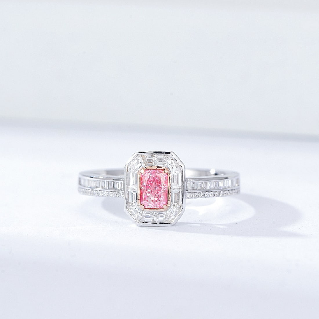 14k Gold 0.82 Ctw Natural Pink Diamond & Diamond Ring: Ref:230940350 // gold content:14k gold // ring size:7. 25us // // main gemstone:pink diamond // shape:radiant // carat weight:0. 28ct // color:pink // treatment:natural // // adjacent gemstone 2 :